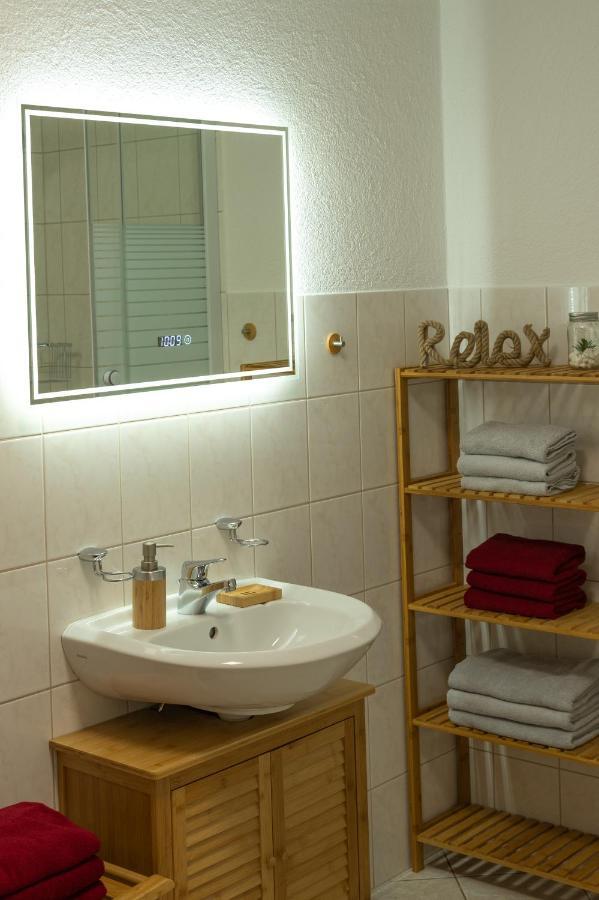 Ferienwohnung Fuchsbau Im Eg Des Ferienhauses Falkenhoehe Oberweißbach Exterior foto